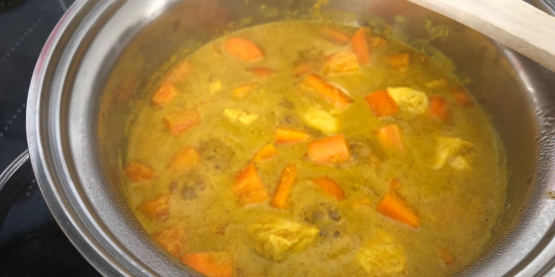 Pollo e carote al curry